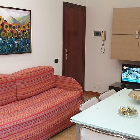 Casa Vacanze L'Isola Del Relax Изола-делле-Феммине Экстерьер фото