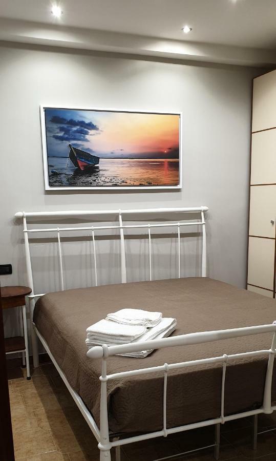 Casa Vacanze L'Isola Del Relax Изола-делле-Феммине Экстерьер фото